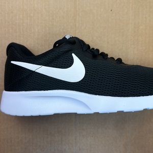 Last call ! Nike Tanjun Wide Width
